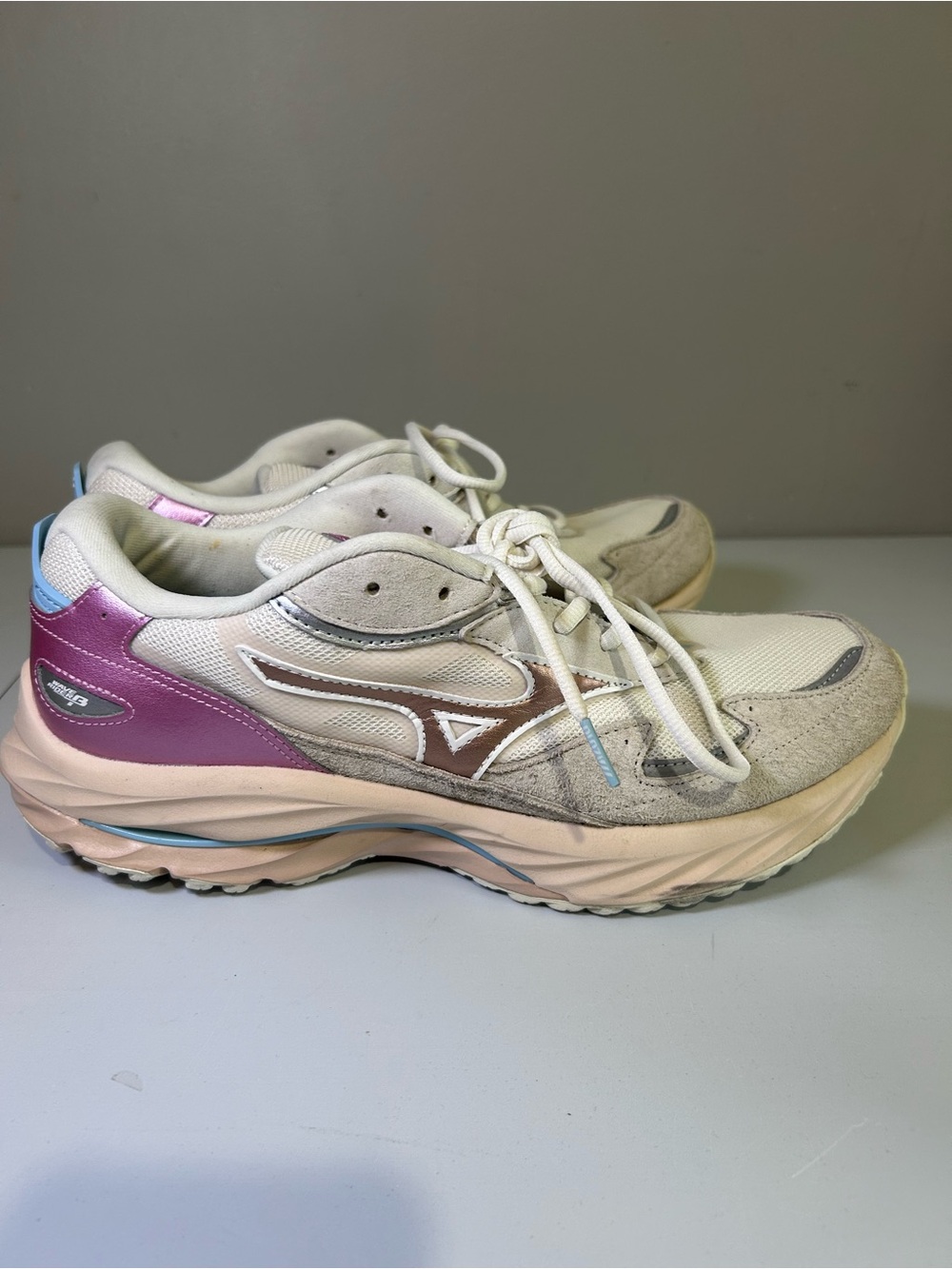 Mizuno Wave Rider Beta Kosei Sneakers White Sand Silver Sky Blue US 10.5